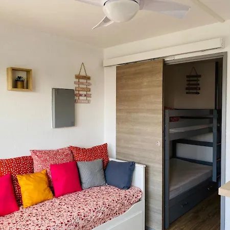 Joli Les Pieds Dans L'eau Avec Piscine Apartment