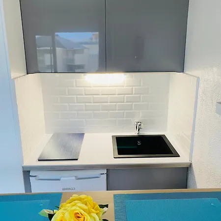 Joli Les Pieds Dans L'eau Avec Piscine Apartament